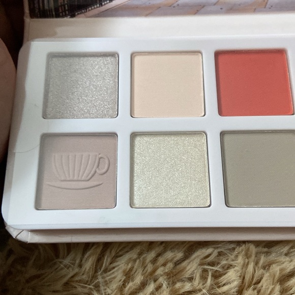 🆕 essence welcome to London eyeshadow palette - Picture 3 of 4